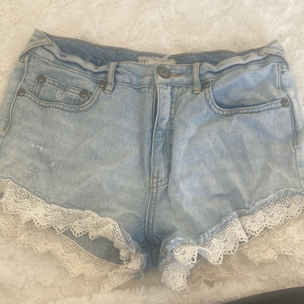 CUTE JEAN SHORTS